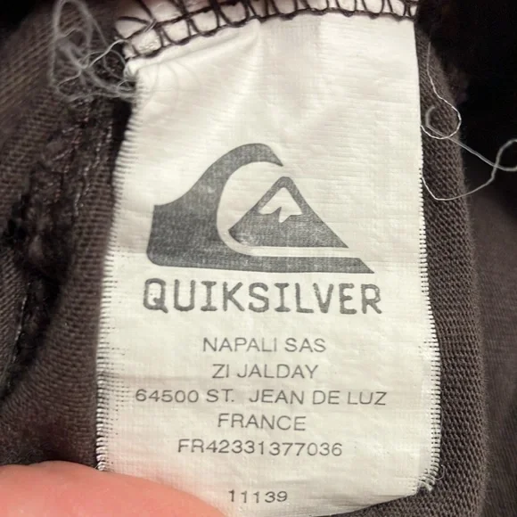 Quicksilver Men’s Layer-look Brown and Grey Tee in size small (teenager boy 16) - Picture 6 of 7